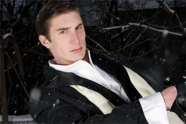 Male model photo shoot of Travis Erickson