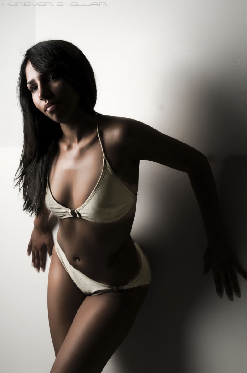 Female model photo shoot of Aisha Jess by Esencia Bella