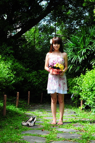 Female model photo shoot of qianyo in Tea Garden Gorgia