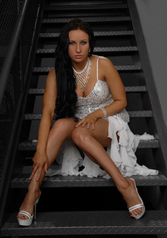 Female model photo shoot of victoria24