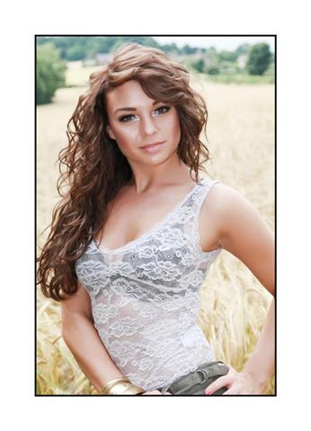 Female model photo shoot of Taylor dannii in corn field