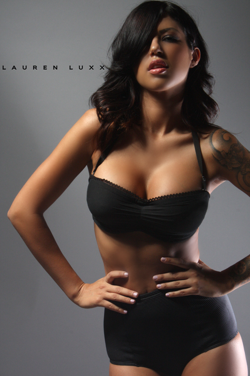 Female model photo shoot of Lauren Luxx