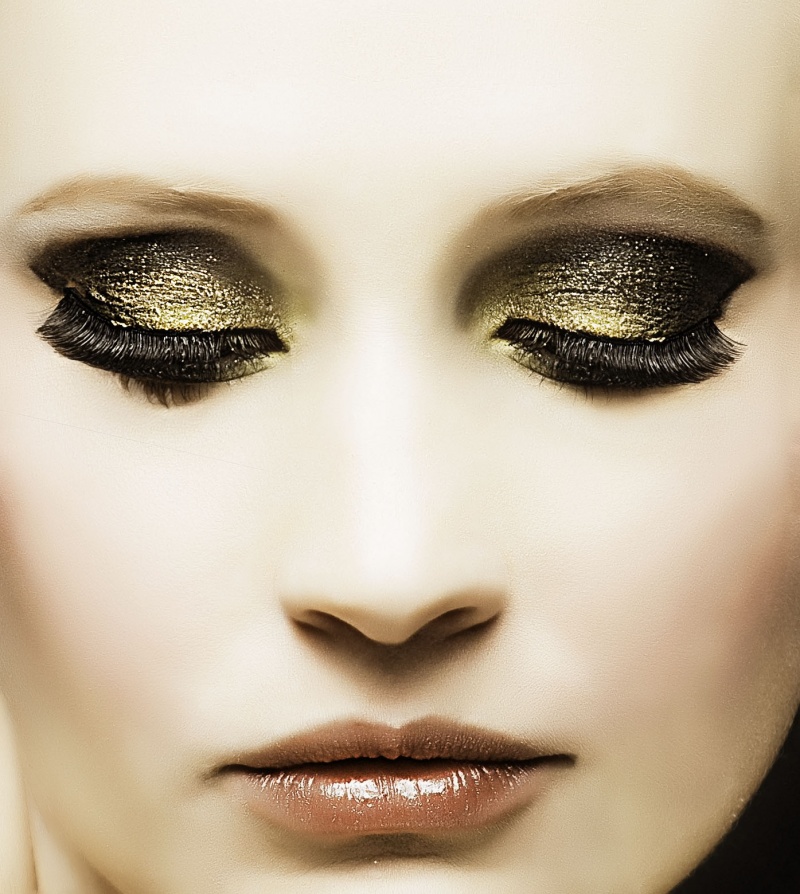 Female model photo shoot of Kelly Puhl Makeup