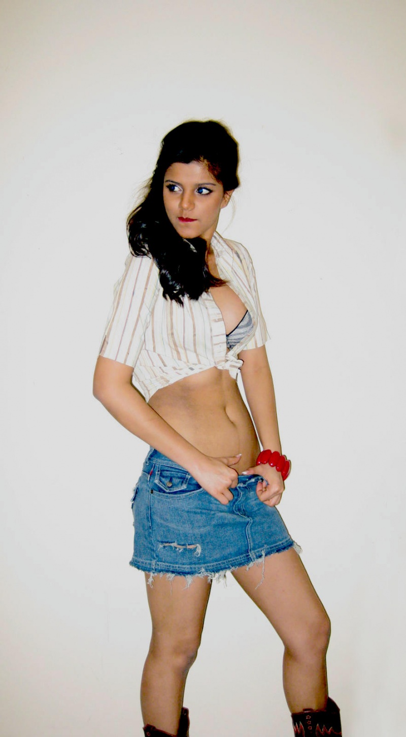 Female model photo shoot of Manukriti