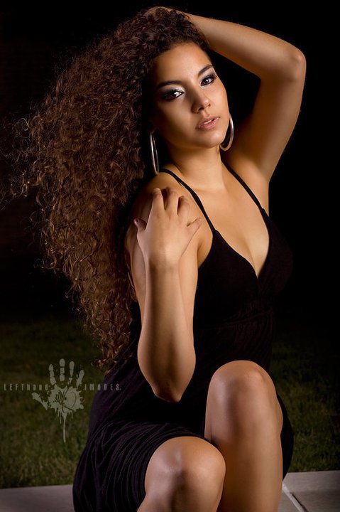 Female model photo shoot of Itzel Ximena by Unek Francis in Union Plaza Park
