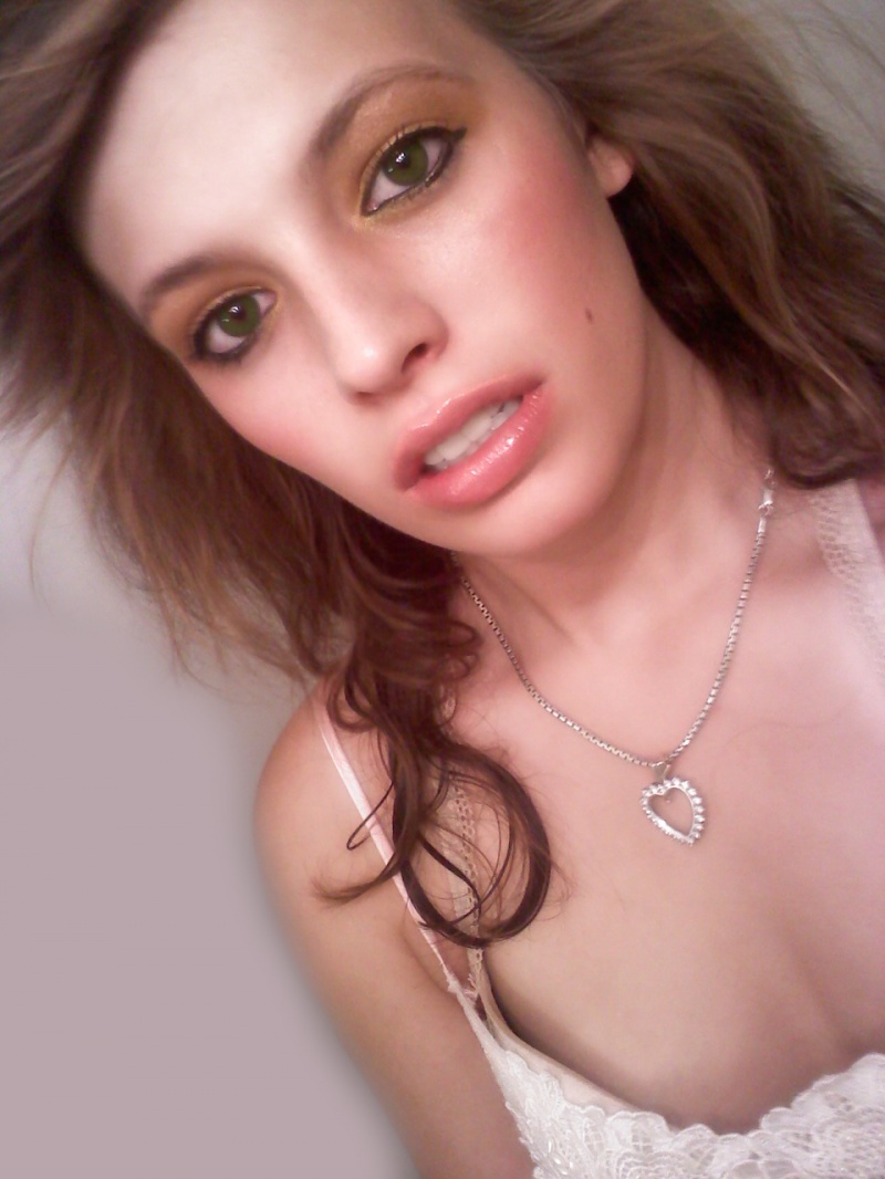 Female model photo shoot of AshleyBauer in My house, retouched by Photoshopjoe