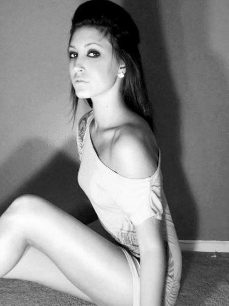 Female model photo shoot of Chelsea Bova