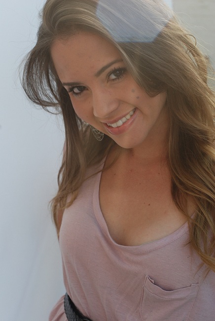 Female model photo shoot of Caroline_Brasileira