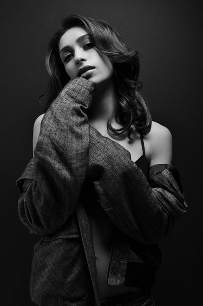 Female model photo shoot of saima Bhamani