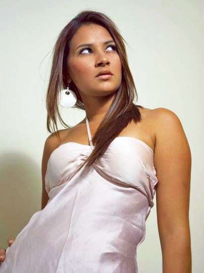 Female model photo shoot of DAlex by PHOTOHISPANA