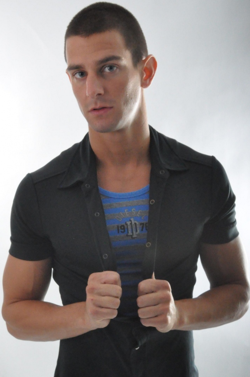 Male model photo shoot of Justin Heinrich