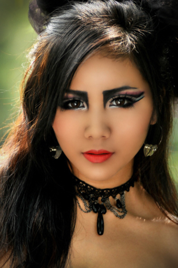 Female model photo shoot of Huab Vaj by Light Werx 