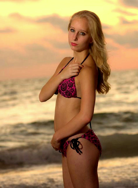 Female model photo shoot of Emily Wallace by CS Art photography in Indian Rocks Beach