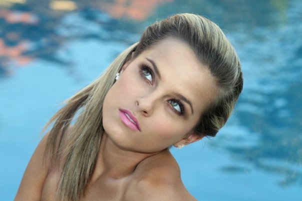 Female model photo shoot of Nicole Leilani