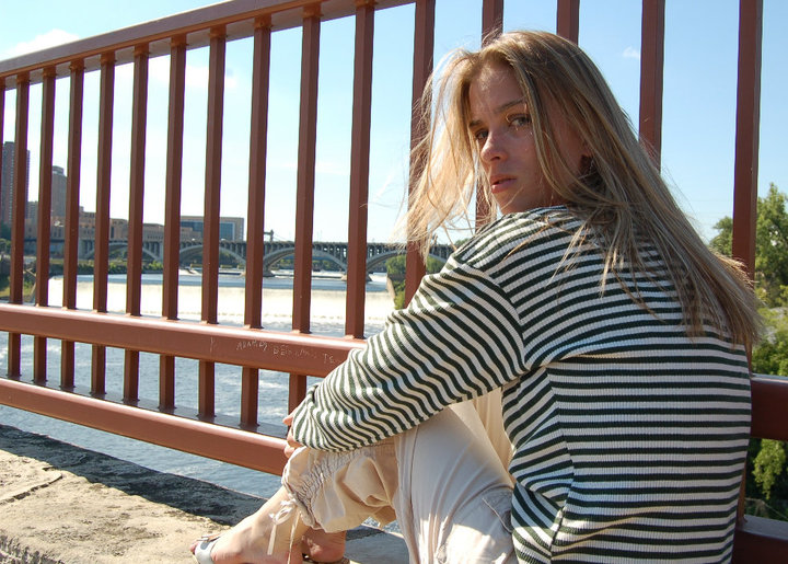 Female model photo shoot of QEliz21 in Bridge
