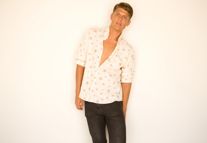 Male model photo shoot of Aaron Hawks