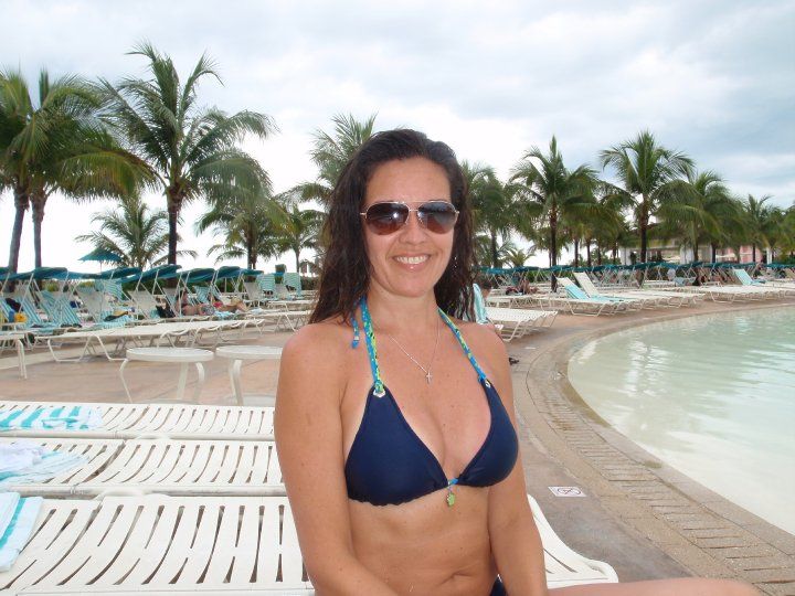 Female model photo shoot of Lisa Smythe in Bahamas