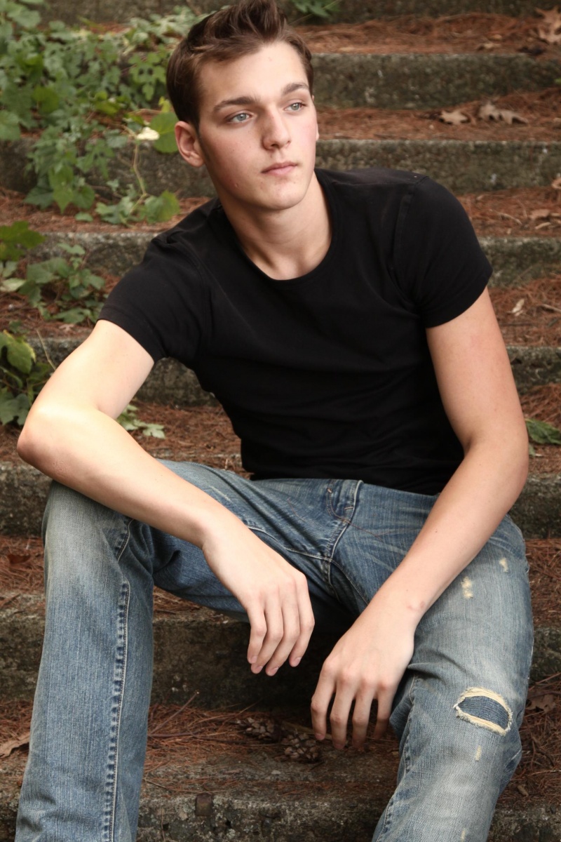 Male model photo shoot of Luke Barron