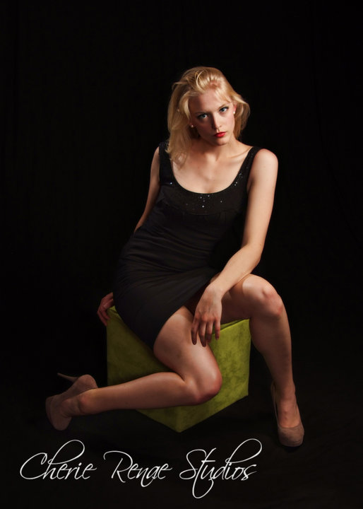 Female model photo shoot of Hanna Gies