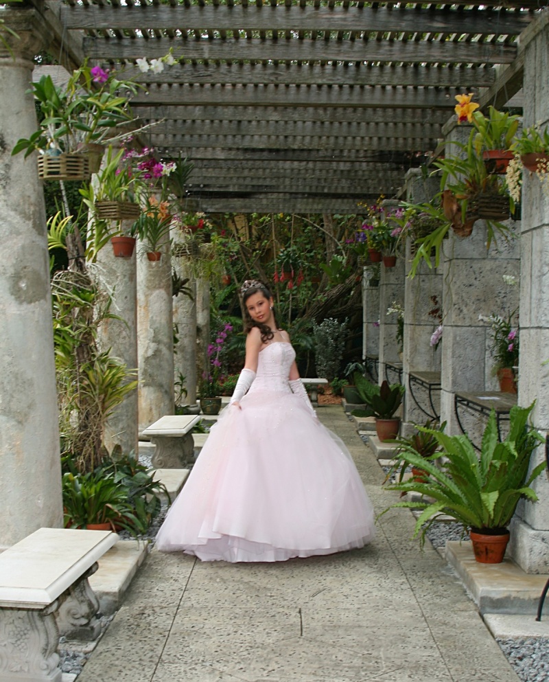 Female model photo shoot of Mishelle portfolio in Villa Vizcaya