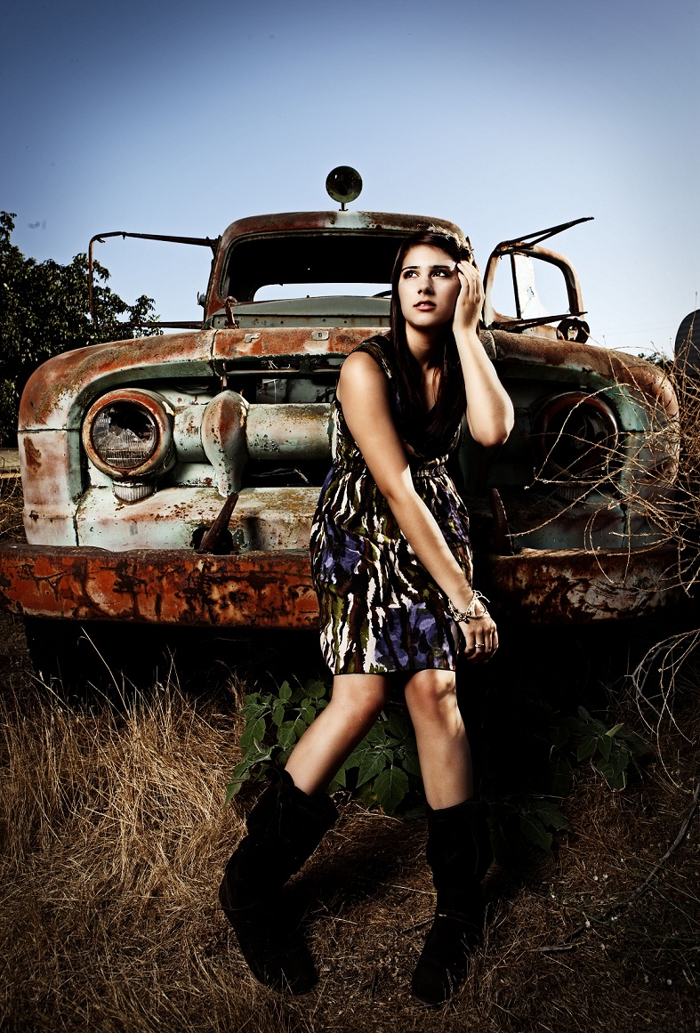 Female model photo shoot of Lindsey Kaye by Woooozy