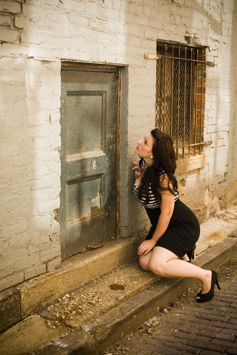 Female model photo shoot of Gwendolyn D in Downtown Cincinnati