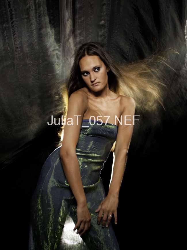 Female model photo shoot of Jeulz