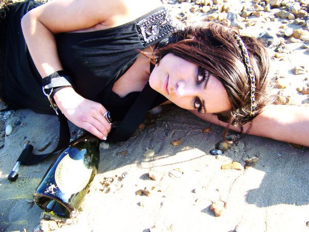 Female model photo shoot of Alice yates in bournemouth