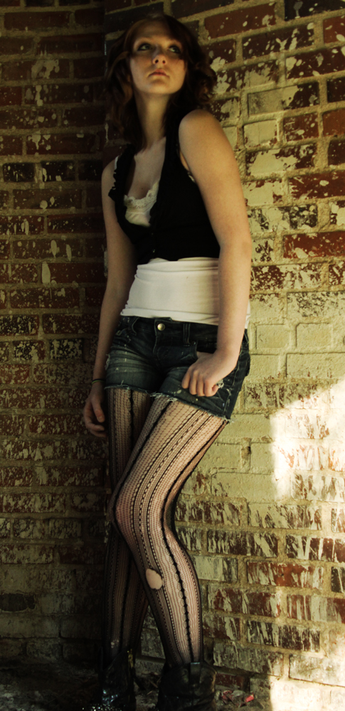 Female model photo shoot of SarahSkinnyJeans by Dean Rockne