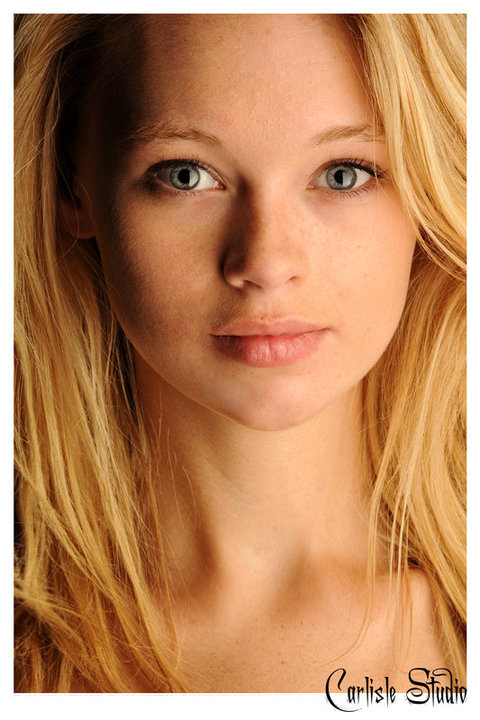 Female model photo shoot of Taylor MacKenzie