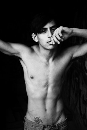 Male model photo shoot of London Porrazse