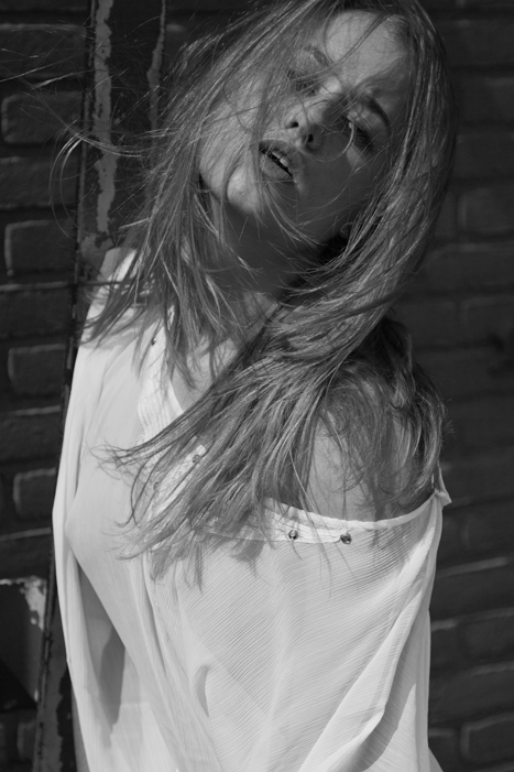 Female model photo shoot of Danielle Betman
