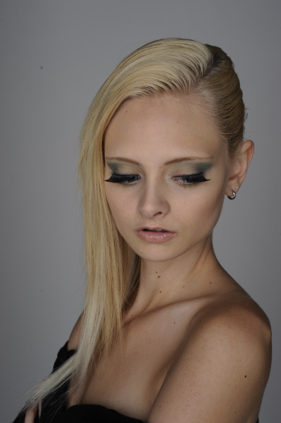 Female model photo shoot of Danni Figz