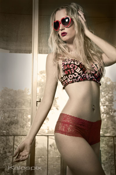 Female model photo shoot of Jennifer Jay by kalospix