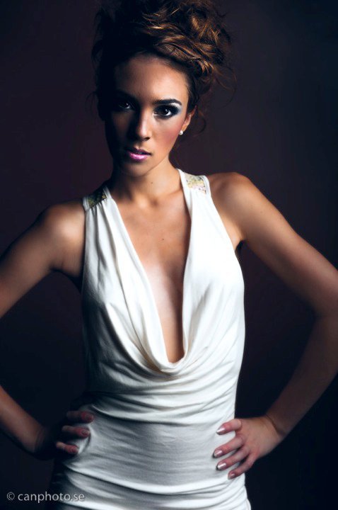 Female model photo shoot of Aliyliyah Klein
