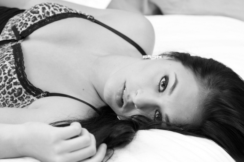 Female model photo shoot of Taryn Shae