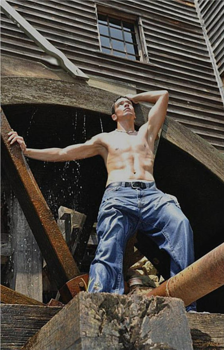Male model photo shoot of Bobby Ward
