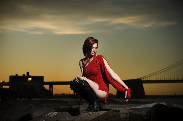 Female model photo shoot of Elizabeth Bank