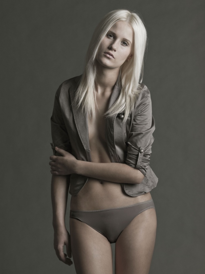 Female model photo shoot of Ivett Jaroc by ZKphotography