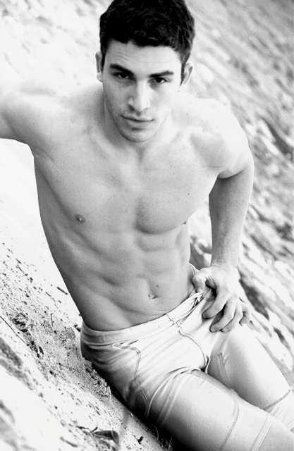 Male model photo shoot of Ryan Alvane