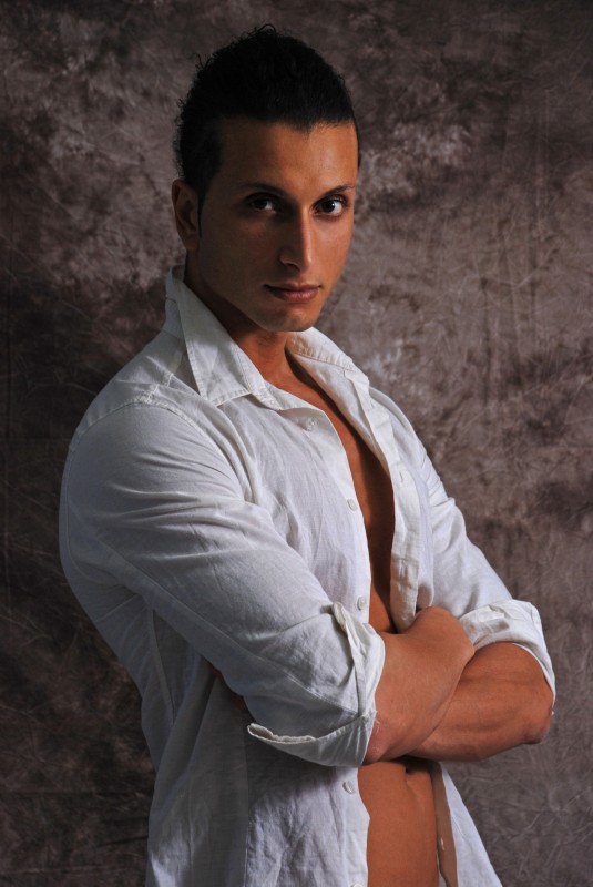 Male model photo shoot of Amir00