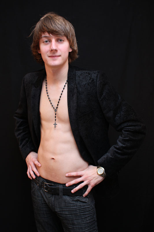 Male model photo shoot of Suave23