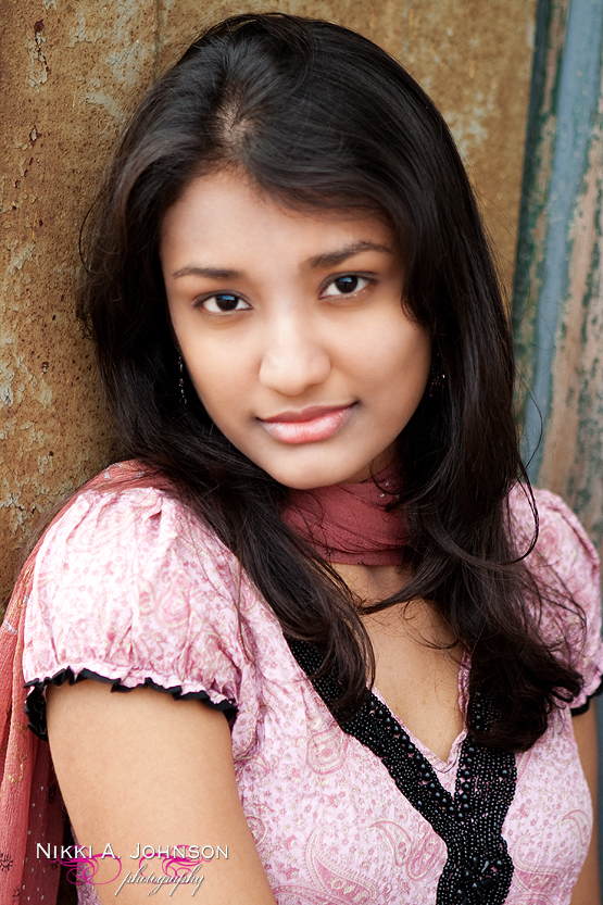 Female model photo shoot of Divya R