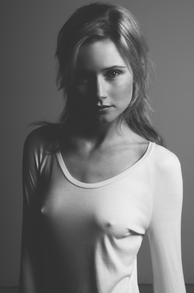 Female model photo shoot of Bella_x