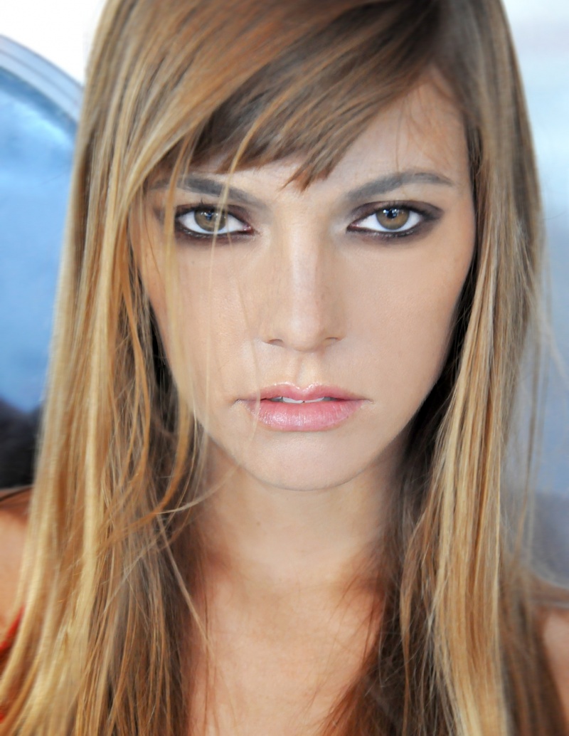 Female model photo shoot of Amanda Gould
