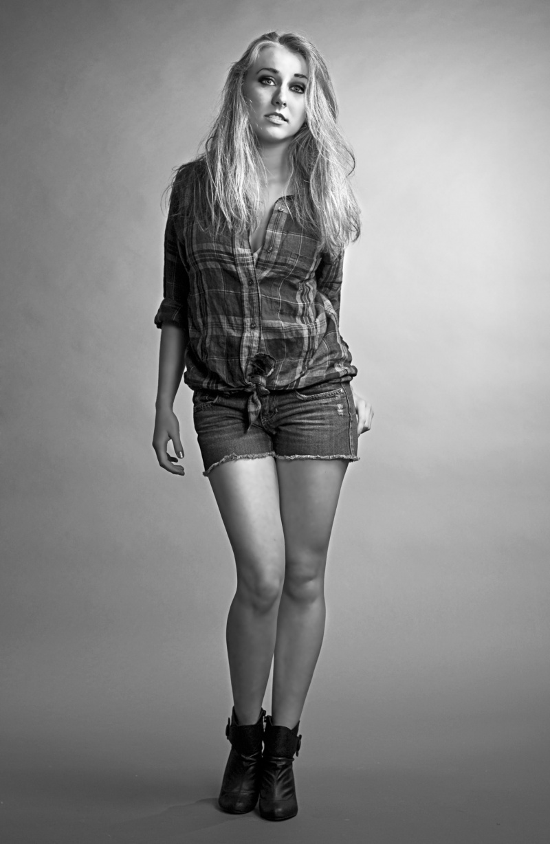 Female model photo shoot of Chelsea Hamilton