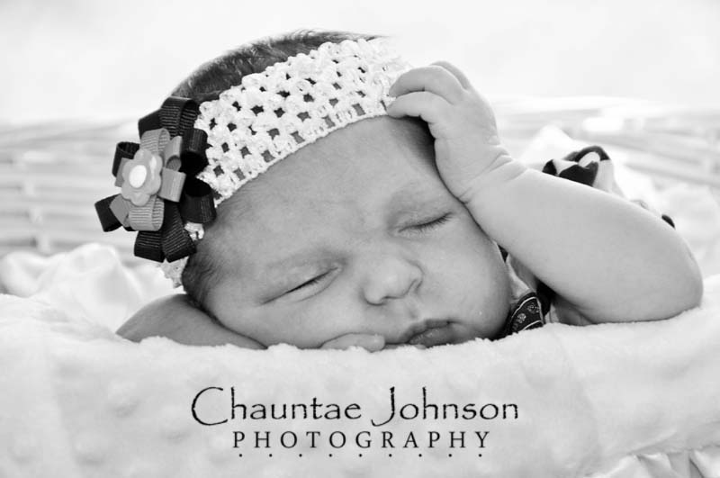 Female model photo shoot of Chauntae Johnson Photos