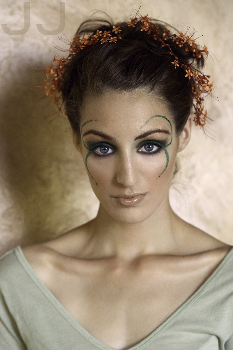 Female model photo shoot of Alissalee by JenniferJane, makeup by AmyDoesMakeup