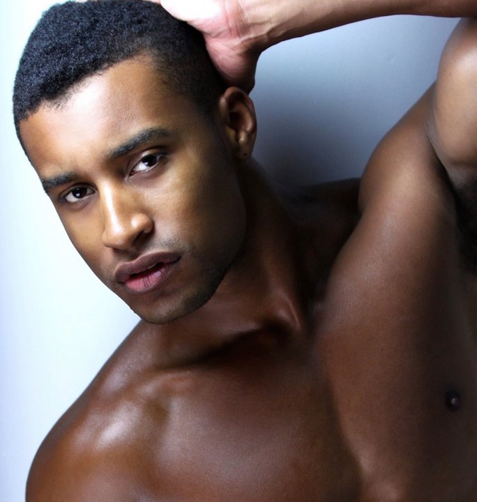 Male model photo shoot of Justin Holmes