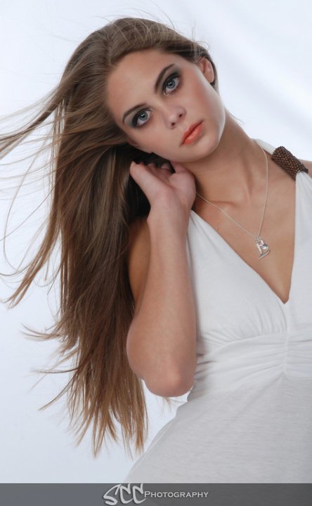 Female model photo shoot of Lauren Carmelina K